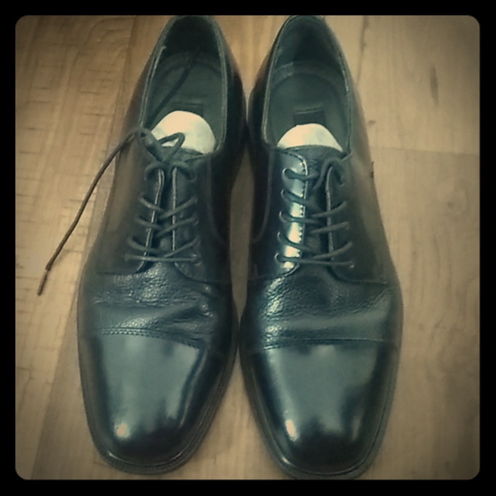 Size 9 men's Florsheim dress shoes